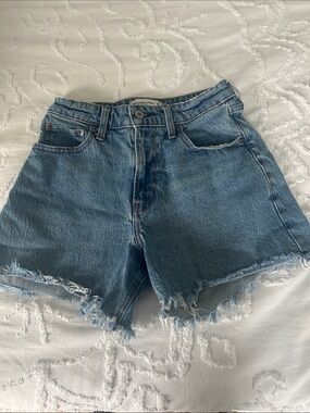 Vintage-Inspired Frayed Hem Denim Shorts - Blue